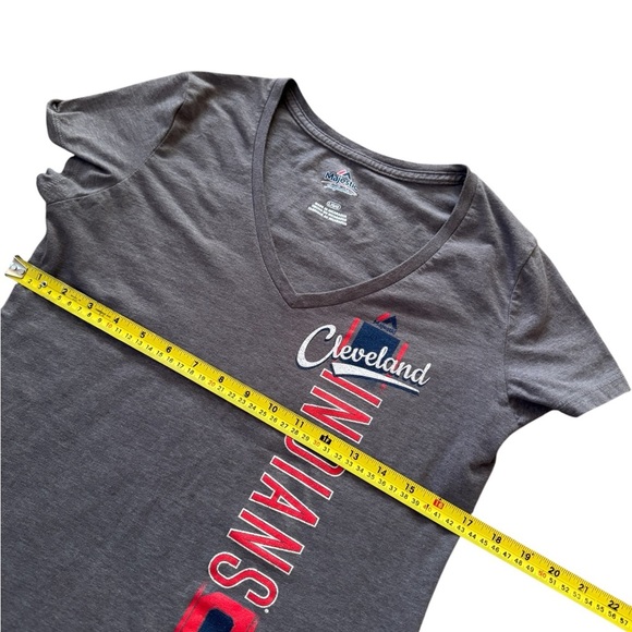 Cleveland Indians V Neck Short Sleeve T Shirt Women Size Large Majestic Brand - Picture 3 of 4